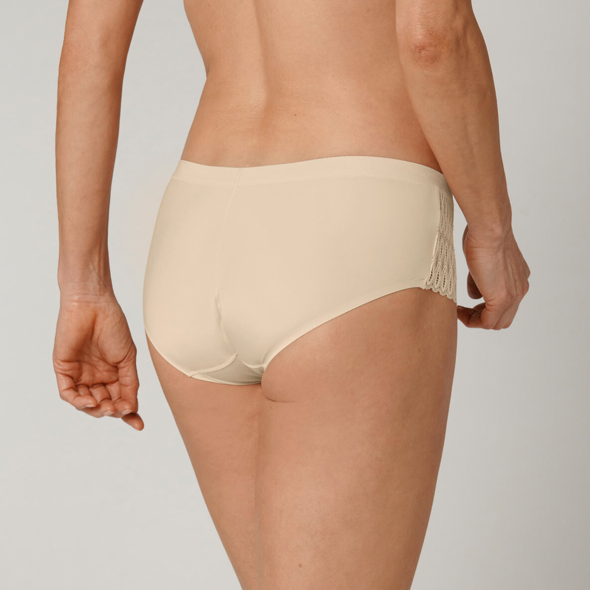 Triumph Aura Spotlight - Creamy Dream - 10207997-6720