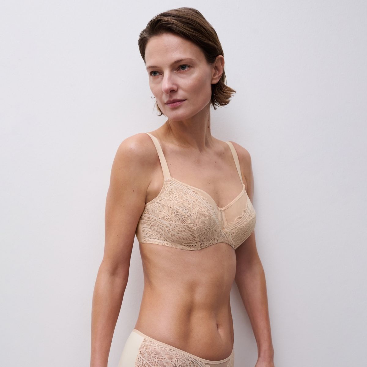 Chantelle EasyFeel Floral Touch BH med bøjle, beige - C94210 - 01N - Golden Beige