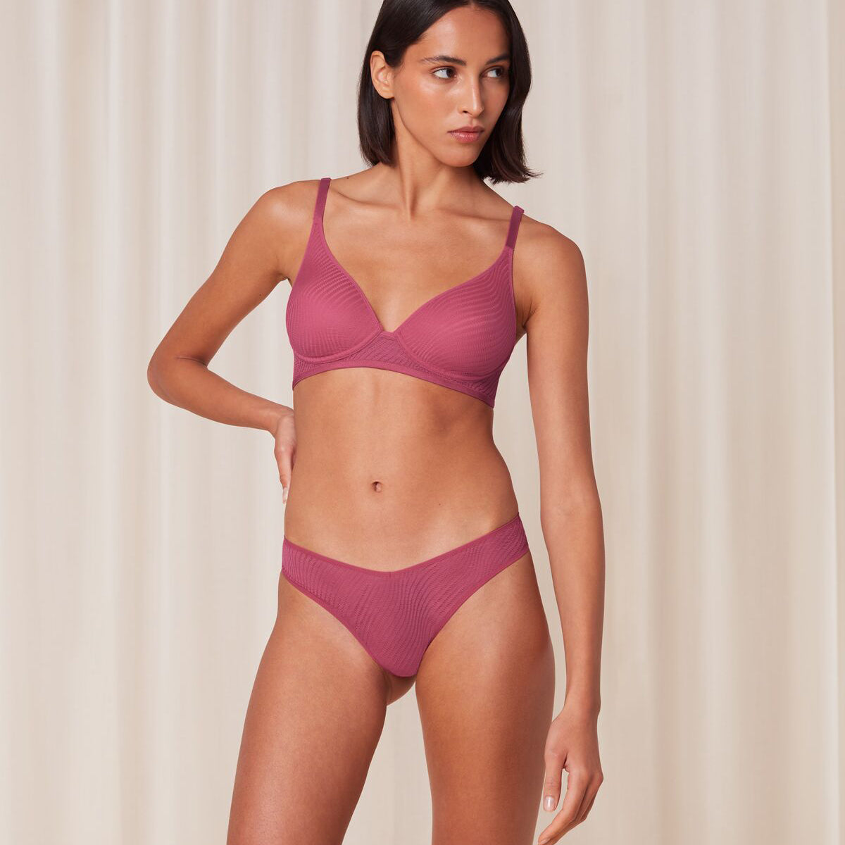 Triumph Harmony Spotlight - Ripe Raspberry - 10217381-1984