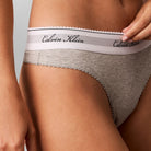 Calvin Klein New Signature Logo g-streng, grå - LV00QF9075 - P7A - Grey Heather